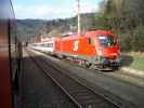 1116 031-4 mit OEC 732 bei der Durchfahrt durch den Bahnhof Breitenstein