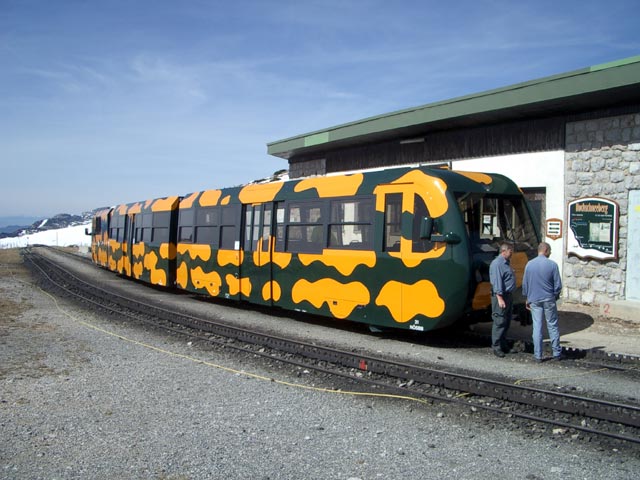 R 3 im Bahnhof Hochschneeberg, 1.792 m