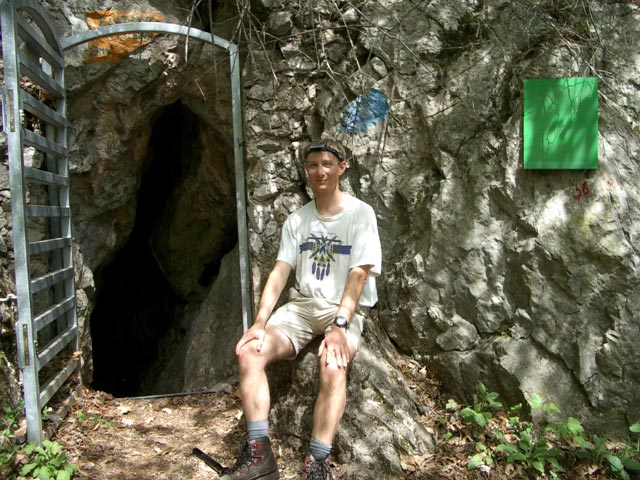 Ich am Einstieg der Flatzer Tropfsteinhöhle