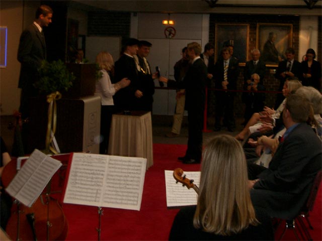 Ich bei der Urkundenüberreichung durch den Sponsor