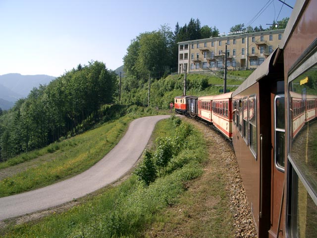 E 6843 'Ötscherland' bei Hotel Winterbach (30. Mai)