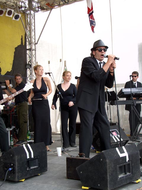 Blues Brothers 2nd Hand auf der Country-Insel (19. Juni)