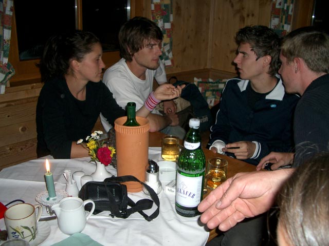 Christine, Michael, Richard und ? im Schutzhaus Teichhütte (21. Juni)