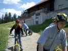 Doris, Bettina und Marco vor der Berghütte Wichtlalm (21. Juni)