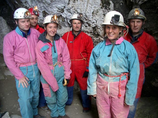 Andreas, Michael, Carmen, Erich, Doris und Daniel beim Eingang der Dachsteinhöhle (18. Juli)