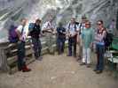 Erich, Peter, Michael, Irene, Andreas, Daniel, Doris und Carmen bei der Dachsteinsüdwand-Hütte, 1.871 m (18. Juli)