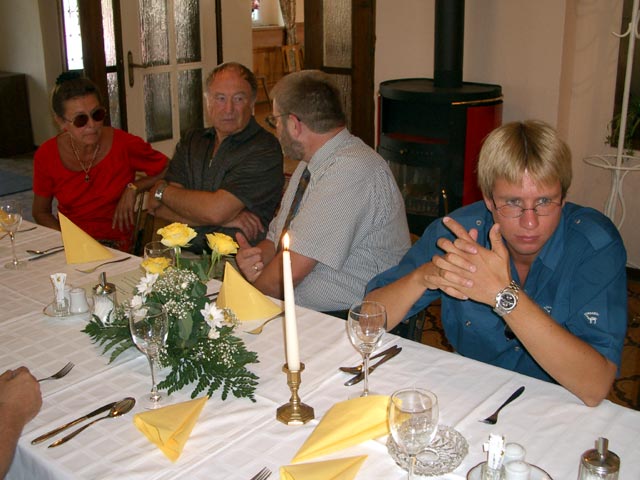 Herta, Günther, Franz und Mario im Gasthof Zur alten Post