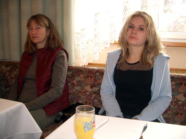 Eveline und Karoline im Gasthof Zur alten Post