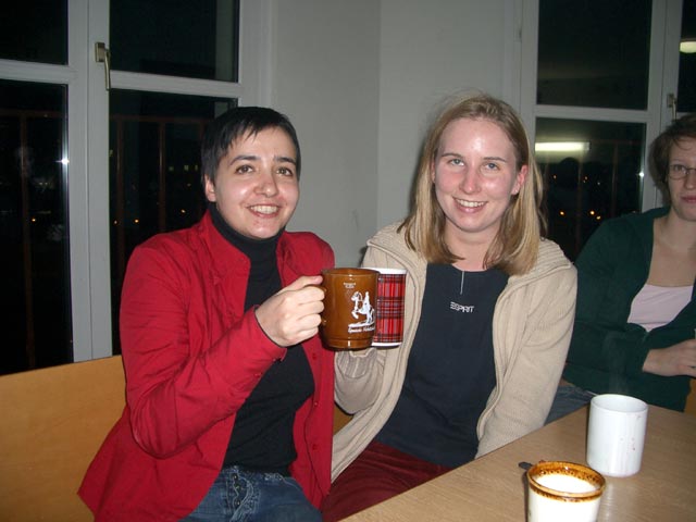 Annegret und Katrin im Dr.-Adolf-Schärf-Heim