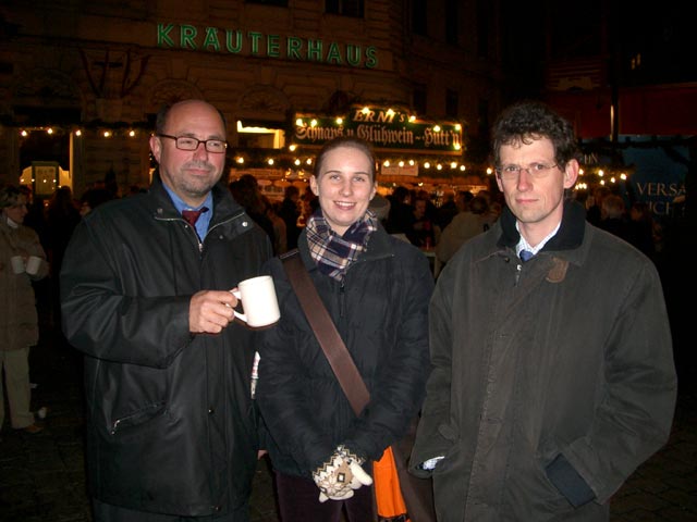 Hans-Christian, Erwin und Katrin am Altwiener Christkindlmarkt