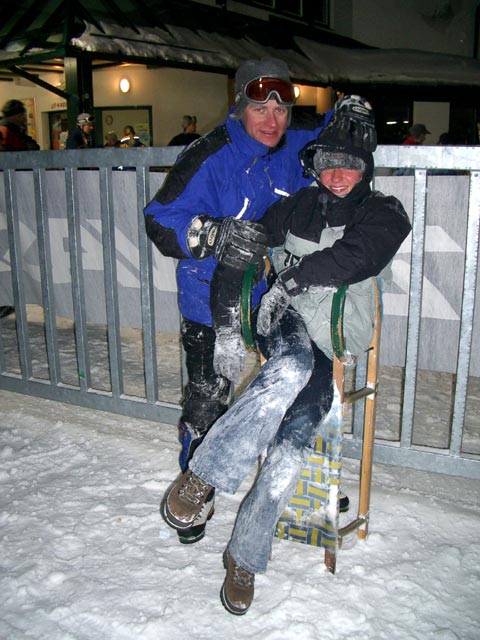 Andreas und Carmen bei der Talstation des Magic-Mountain-Xpress