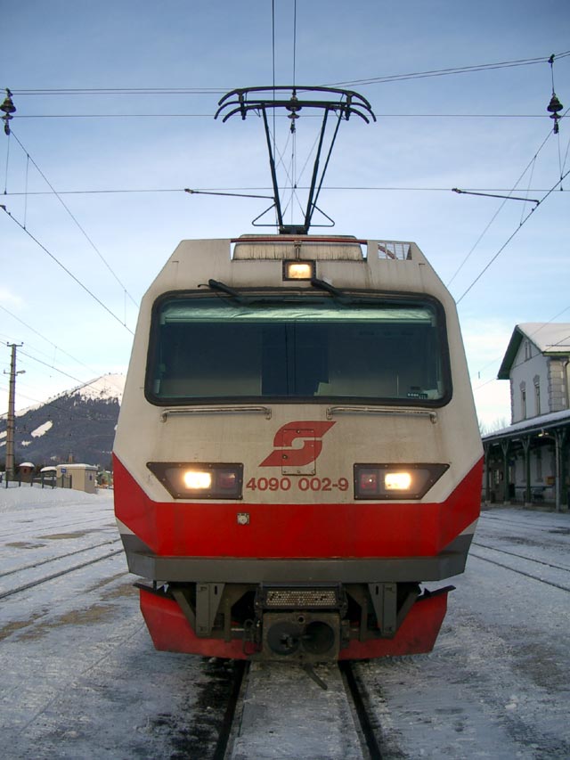 4090 002-9 als R 6833 im Bahnhof Mariazell (1. Feb.)