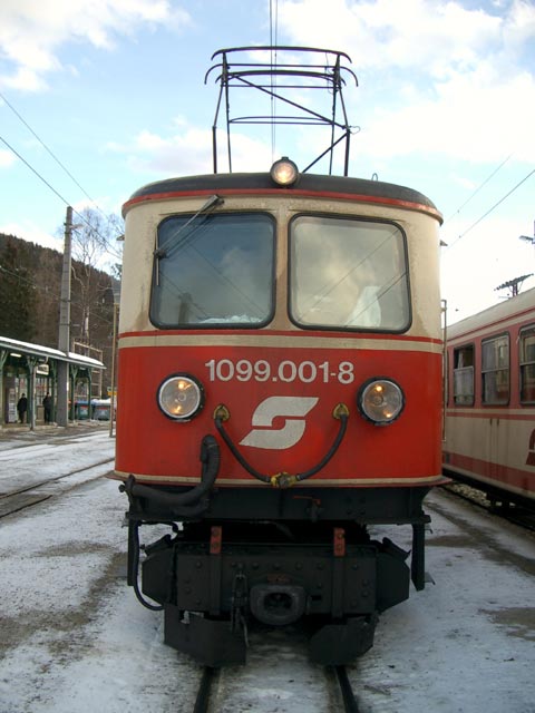 1099.001-8 'Sankt P&ouml;lten' im Bahnhof Mariazell (1. Feb.)