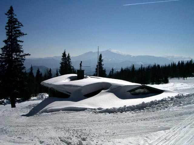 Bergrettungsh&uuml;tte und Schneeberg