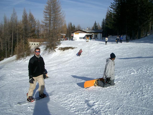 Markus und Farayi bei der Bergstation des Sessellifts Kampstein