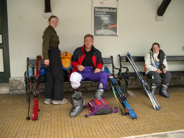 Jasmin, Erich und Daniela im Bahnhof Mitterbach