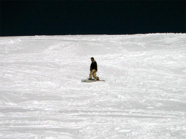 Markus neben der Piste 66 (12. Apr.)