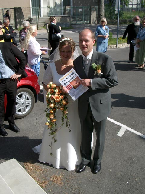 Daniela und Christian vor dem Landgasthof M&uuml;llner