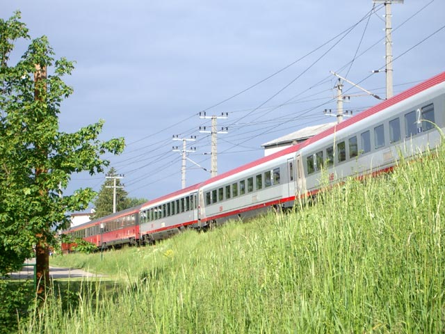 &Ouml;BB-EC 116 kurz vor der Haltestelle Tulln Stadt