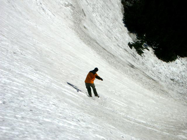 Christoph neben dem Weg 820 beim J&auml;gerk&ouml;pfl (30. Mai)