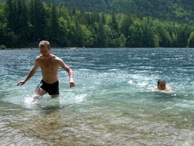 Christoph und Gudrun im Vorderen Langbathsee, 664 m (31. Mai)