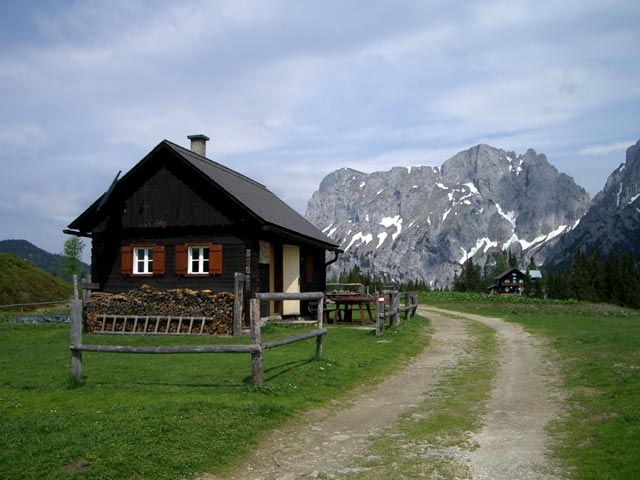 Bergrettungsh&uuml;tte auf der Treffneralm (11. Juni)