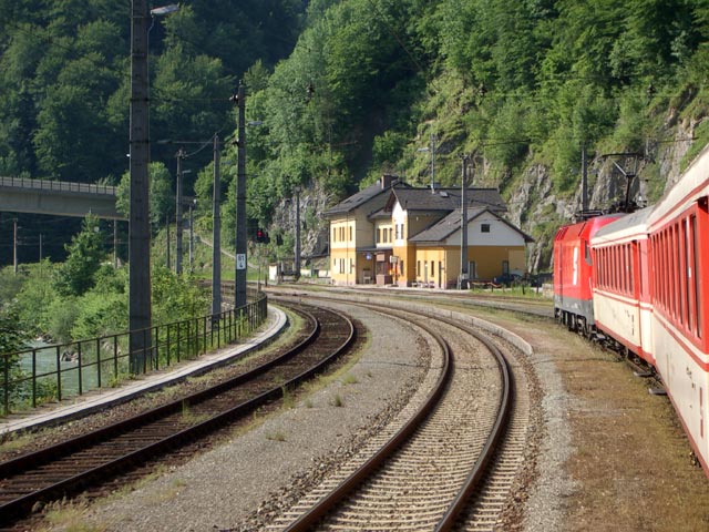 E 1800 bei der Einfahrt in den Bahnhof Wei&szlig;enbach-St. Gallen