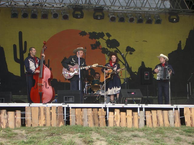 Mountain Melody Stompers auf der Country-Bühne