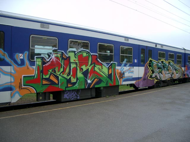 7020 028 als Zug 21008 in der Haltestelle Tulln Stadt (3. Juni)