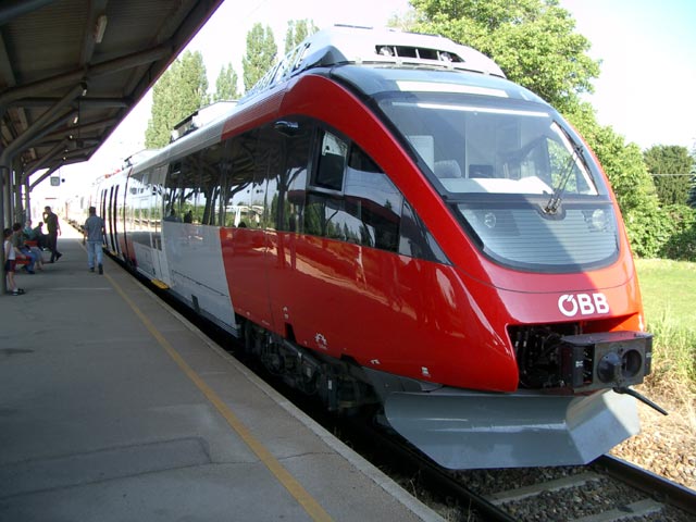 4023 005-4 im Bahnhof S&uuml;&szlig;enbrunn (8. Juni)