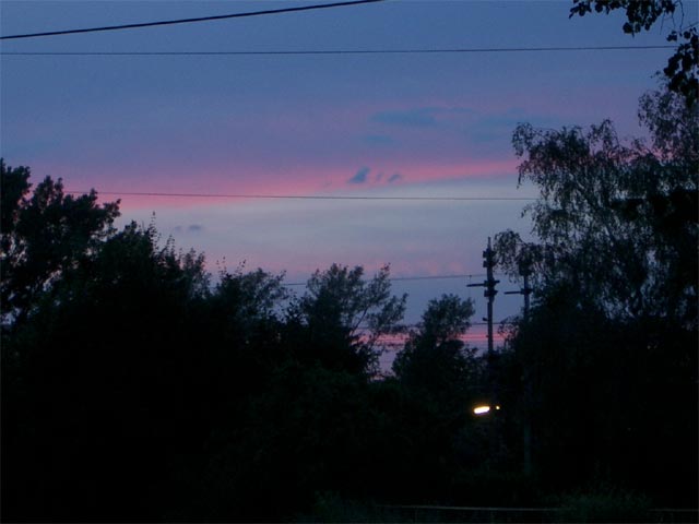 Abendrot &uuml;ber dem Bahnhof S&uuml;&szlig;enbrunn (14. Juni)