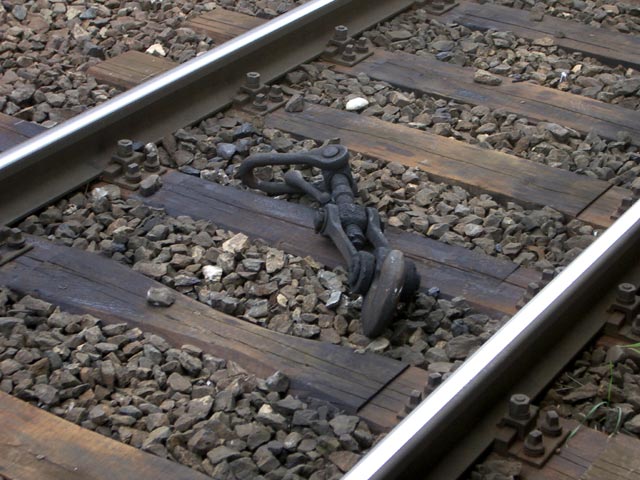 Gleis 2 des Bahnhofs S&uuml;&szlig;enbrunn (15. Juni)