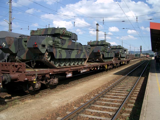 Milit&auml;rzug in Tulln (21. Juni)