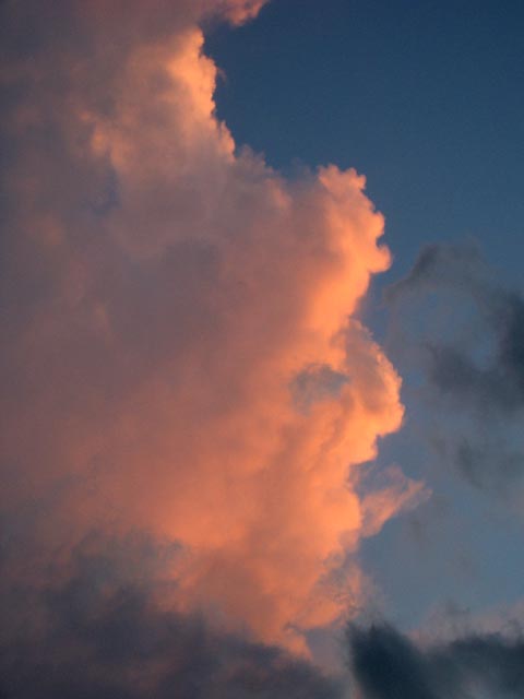 abendlichen Wolkenstimmung über Süßenbrunn (24. Juni)