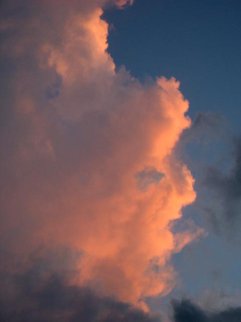 abendlichen Wolkenstimmung &uuml;ber S&uuml;&szlig;enbrunn (24. Juni)