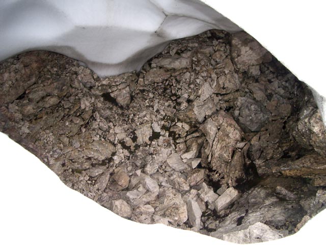 Schneeh&ouml;hle neben Weg 219 (4. Juli)