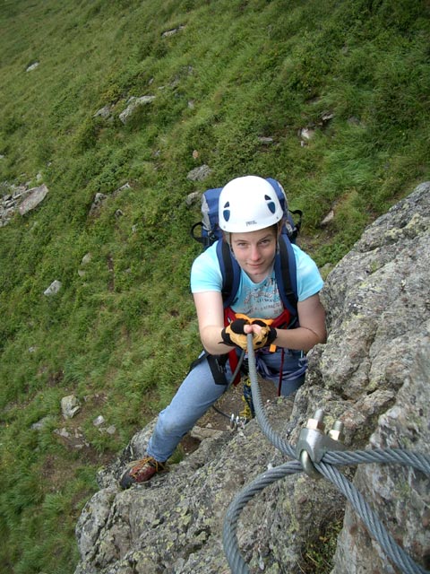 Edelwei&szlig;-Klettersteig: Daniela im ersten Aufschwung (7. Aug.)