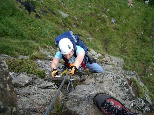 Edelwei&szlig;-Klettersteig: Daniela im ersten Aufschwung (7. Aug.)