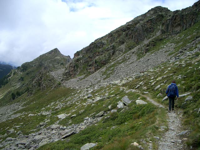 Daniela am Panoramasteig zwischen Glungezerh&uuml;tte und Boscheben