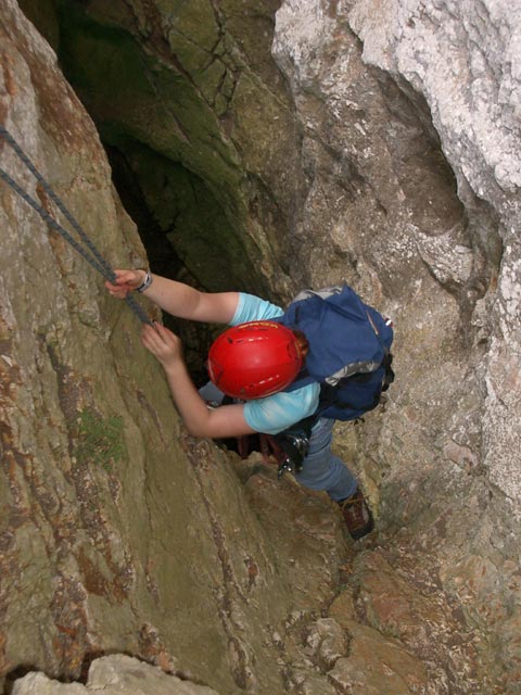 Unterer Turnerbergsteiger-Steig: Daniela in der Tristangrotte