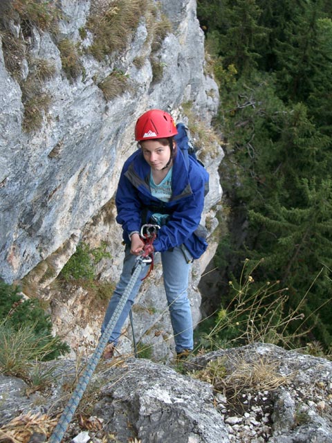 Unterer Turnerbergsteiger-Steig: Daniela beim Abseilen in der 1. Seill&auml;nge