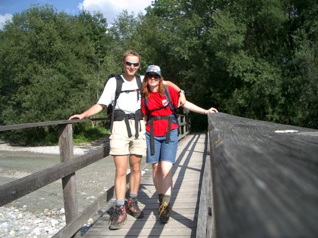 Ich und Daniela auf einer Br&uuml;cke &uuml;ber den E&szlig;lingbach (29. Aug.)