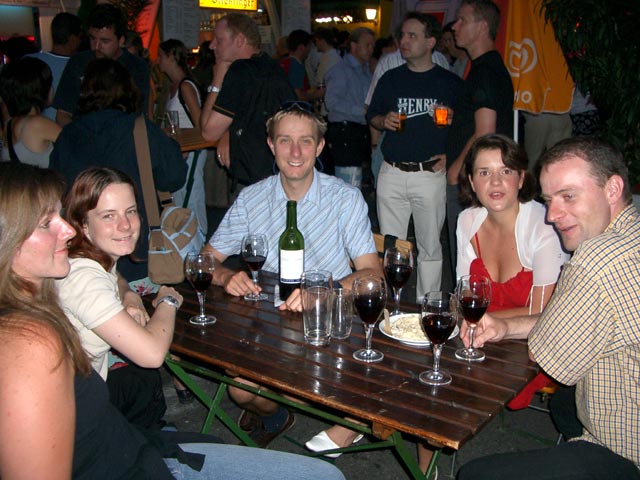 Birgit, Daniela, Ich, ? und Andreas am Rathausplatz (10. Aug.)