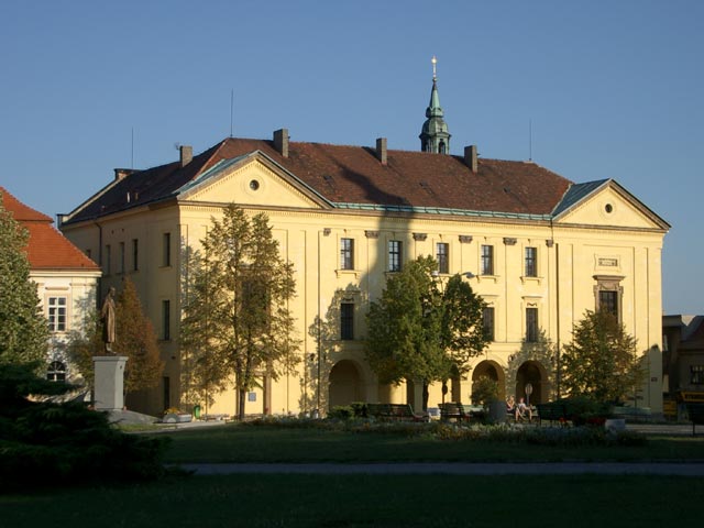 Geb&auml;ude des ehemaligen Piaristenstudentenheims (6. Sep.)
