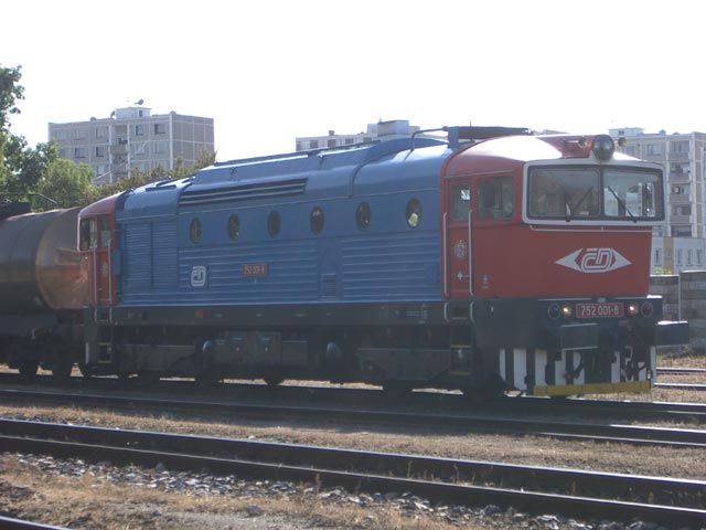 752 001-8 mit G&uuml;terzug im Bahnhof Slan&yacute; (8. Sep.)