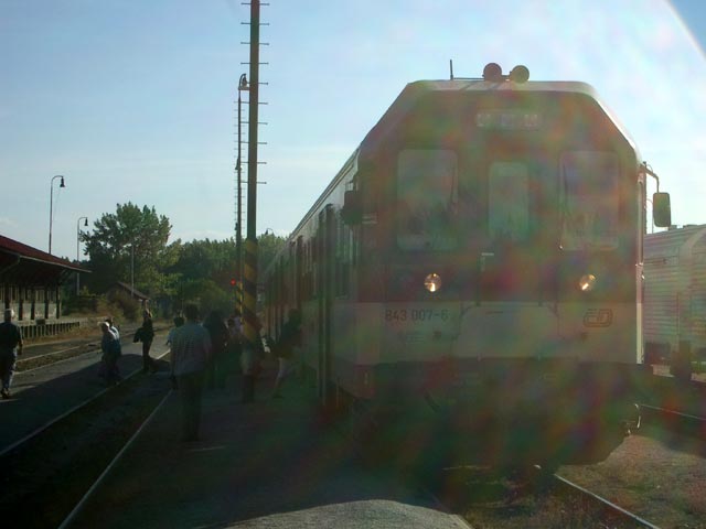 843 007-6 als R 712 im Bahnhof Slaný (8. Sep.)