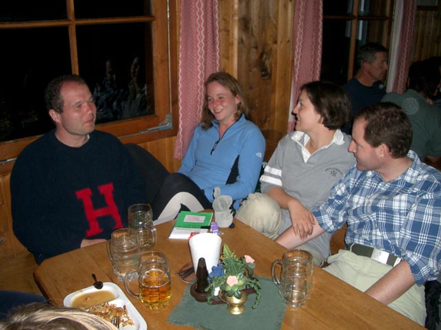 Hans-Peter, Irene, Daniela und Alexander in der Preintalerh&uuml;tte, 1.657 m (18. Sep.)