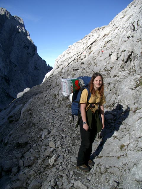 Kaisersch&uuml;tzensteig: Daniela auf der Haltplatte (24. Okt)