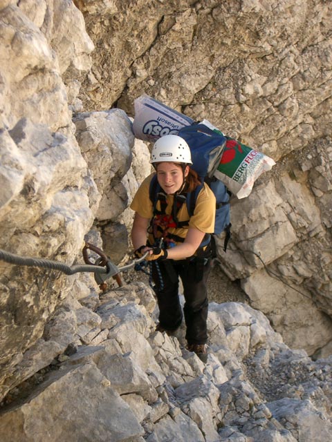 Kaisersch&uuml;tzensteig: Daniela in der Rinne nach der Abzweigung zur Kleinen Halt (24. Okt)