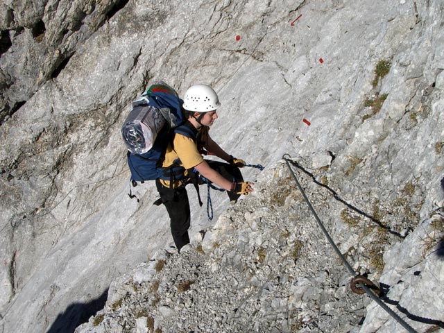 Kaisersch&uuml;tzensteig: Daniela nach der Rinne nach der Abzweigung zur Kleinen Halt (24. Okt)